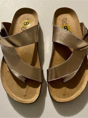 White Mountain NWOT Mountain Sole Hiya Metallic Rose Gold Cross-Strap Sandals